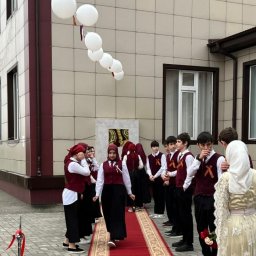 Масштабная работа по реставрации памятников ВОВ ведется в Чечне силами школьников Масштабная работа по реставрации памятников ВОВ ведется в Чечне силами школьников